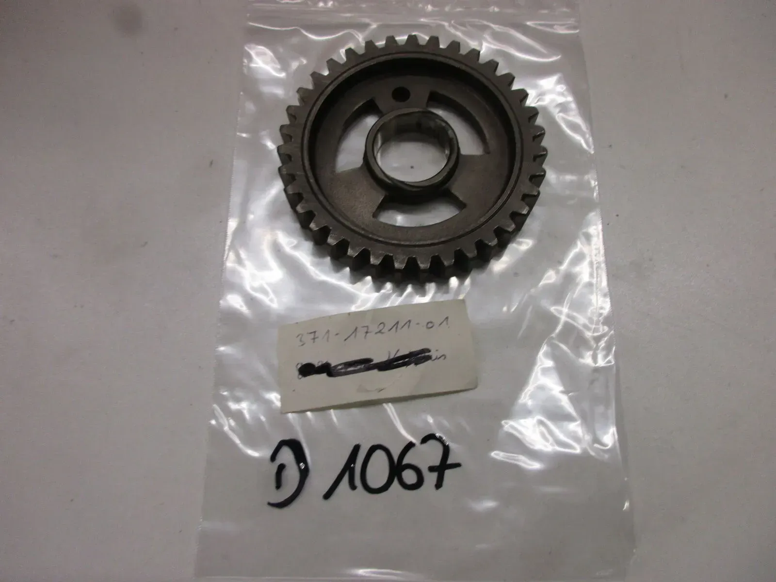 Zahnrad 371-17211-01 D1067. Yamaha XS 500 Getriebe 1. Gang Getriebezahnrad Motor - Bild 1
