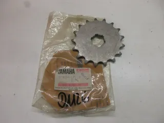Antriebskettenrad 1WG-17460-00 D1126. Yamaha TDR 250 TZR 250 Ritzel 15T Zahnrad - Bild 1