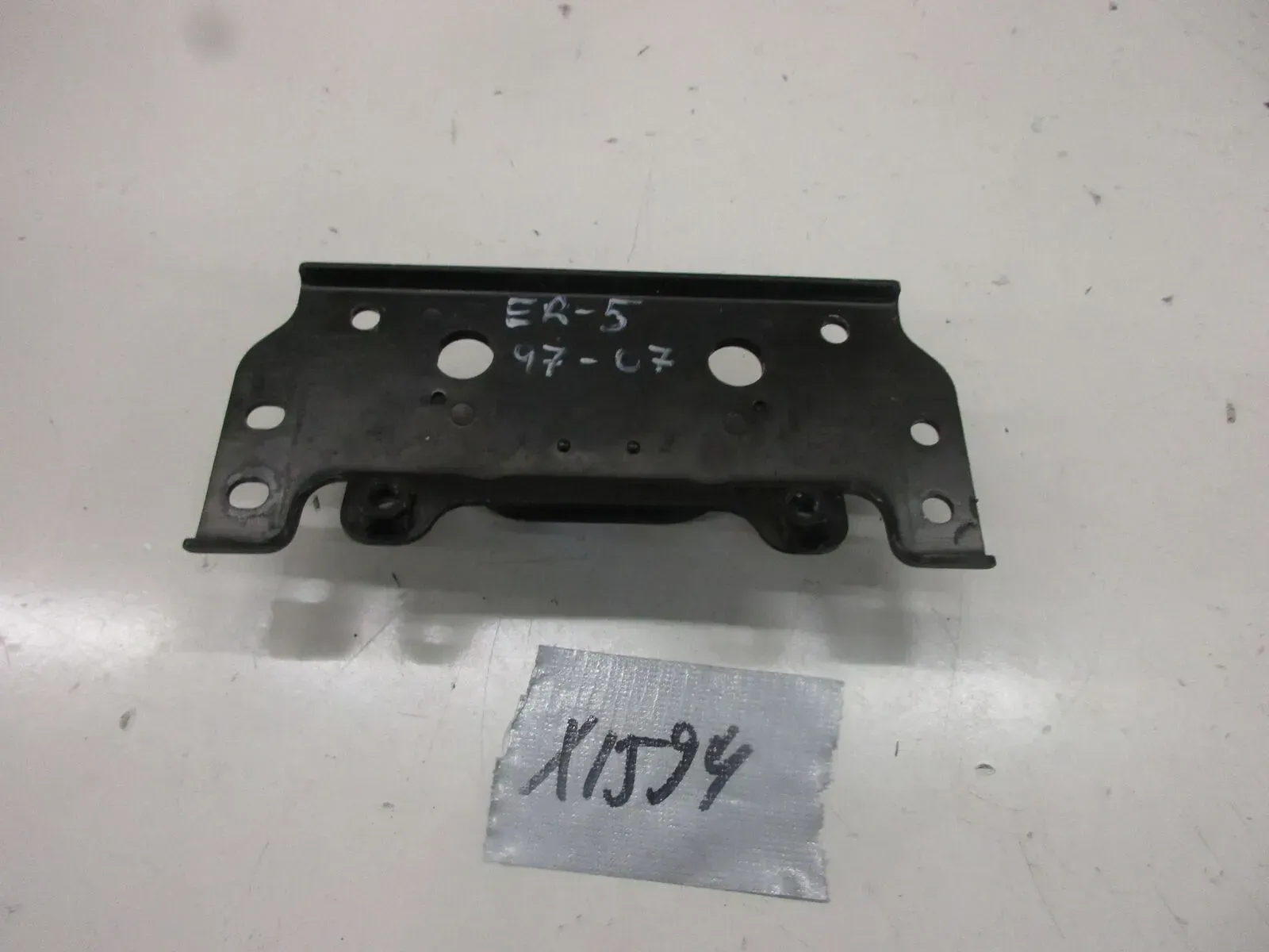 Tankhalter Tankaufnahme X1594 Kawasaki ER-5 ER 500 A Benzintank Halter Träger - Bild 1