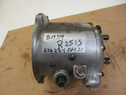 Background image for Getriebe 22423180120 Gehäuse BM59 BMW R 25/3 Getriebeblock gear box Lagerauflösu