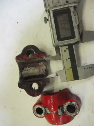 Steckachsenklemme Gabelschuh Kawasaki Z 1000 MK2 KZT00A vorne unten Klemme Halte - Bild 3