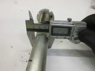 1. Kawasaki Z 1000 ZRT 00 A Schwingenachse Achse Schraube Rahmen Schwinge Bolzen - Bild 3