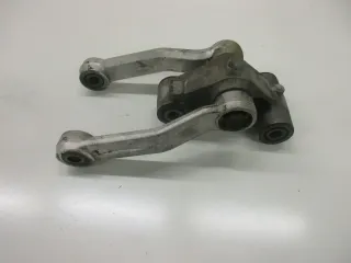 10. Kawasaki GPZ 600 R ZX600A Federbeinumlenkung Aufnahme Stoßdämpfer Schwinge - Bild 1