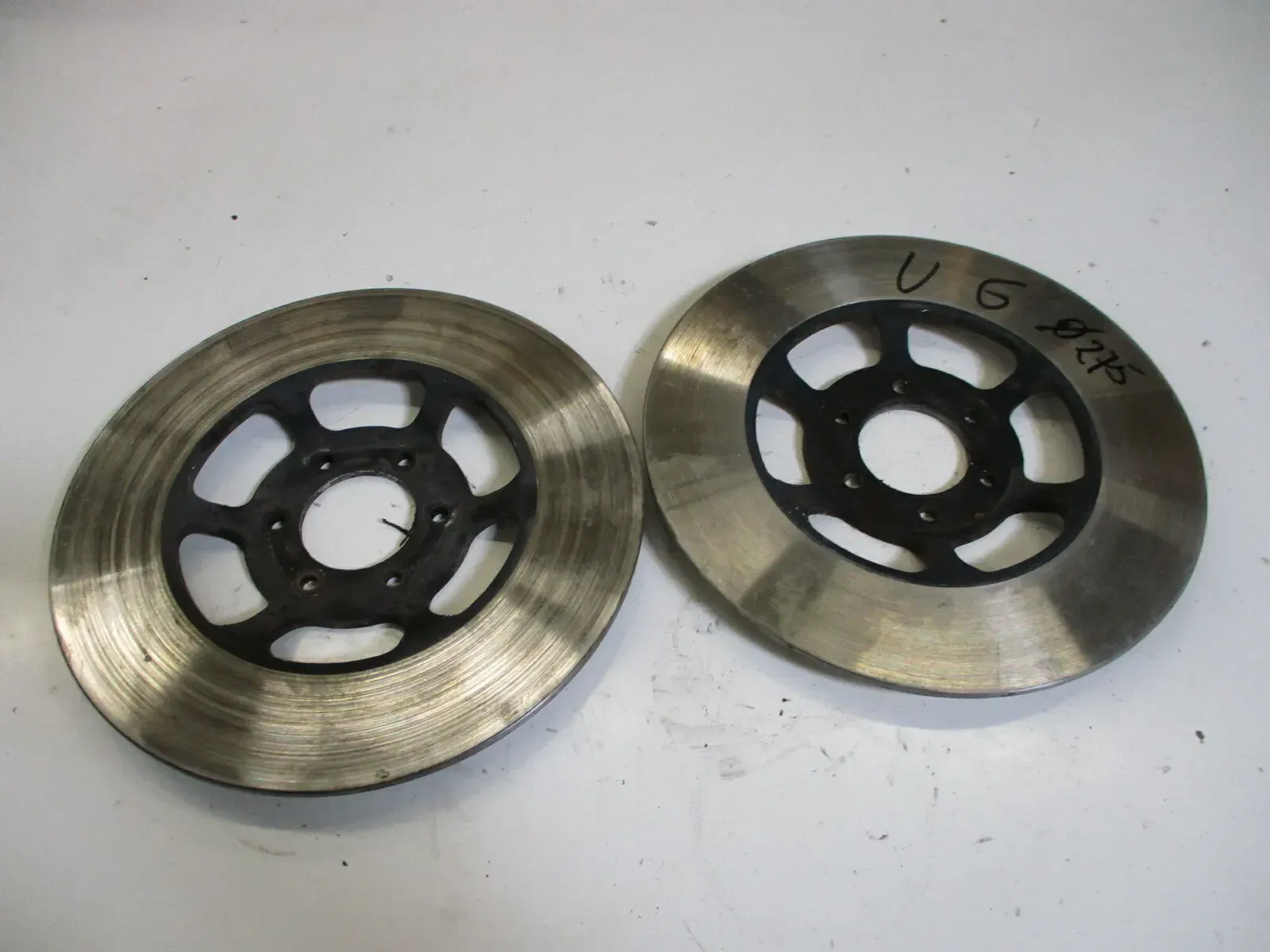 2. Suzuki GS 550 E Bj.78 Bremsscheibe vorne rechts links 6,00 mm brake disc fron - Bild 1