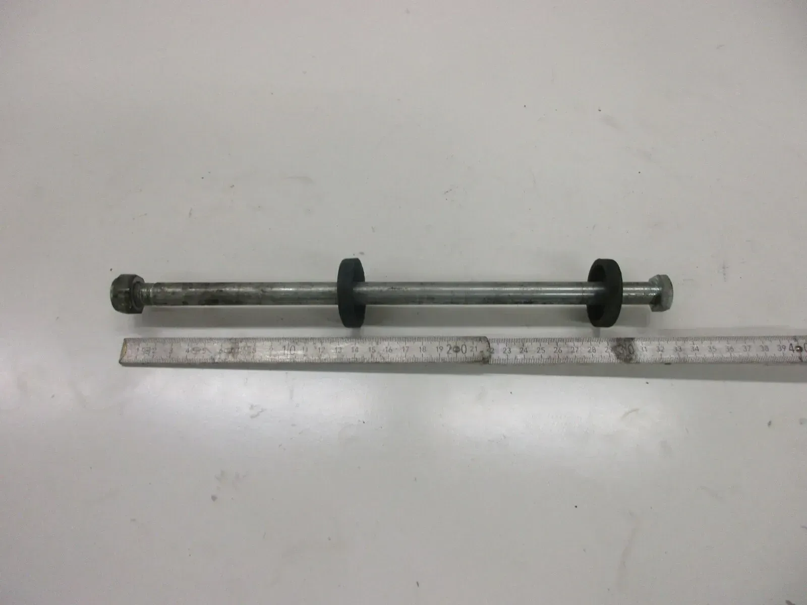 Kawasaki LTD 450 EN 450 A Schwingenachse Achse Schraube Bolzen Schwinge - Bild 1
