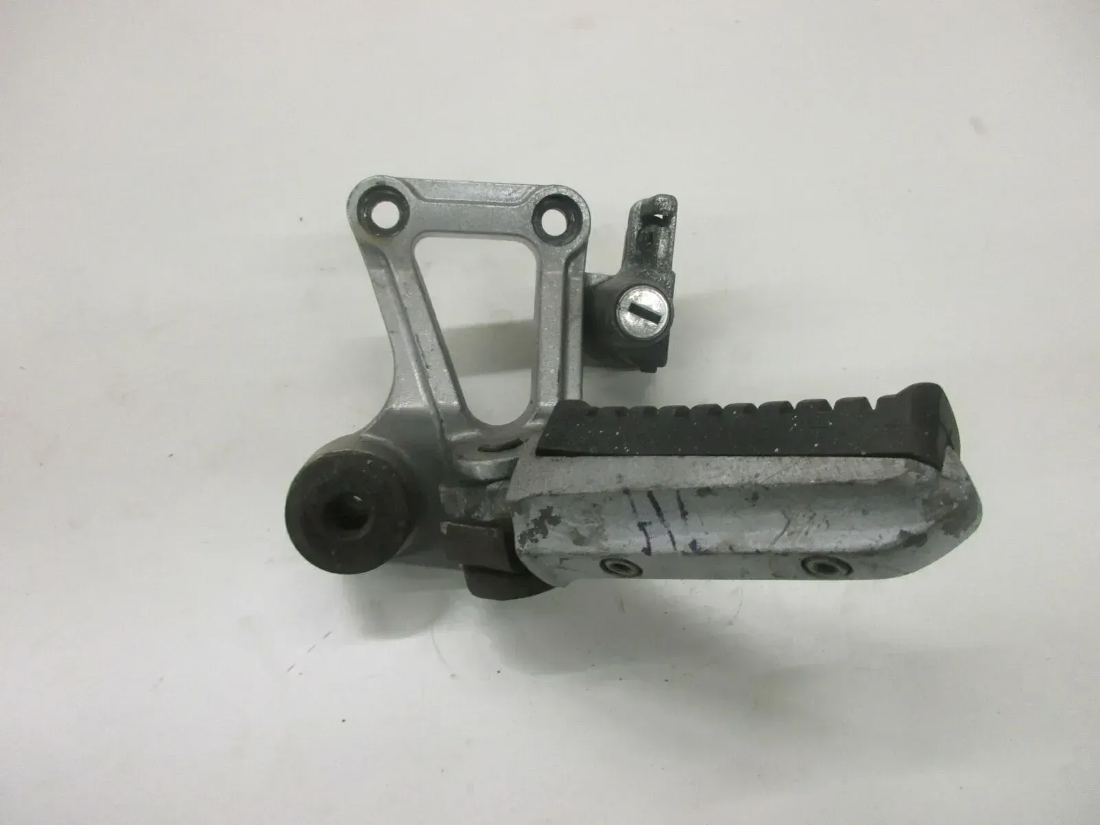 3. Kawasaki GPZ 600 R ZX600A Fußrastenhalter hinten links mit Fussraste Sozius - Bild 1
