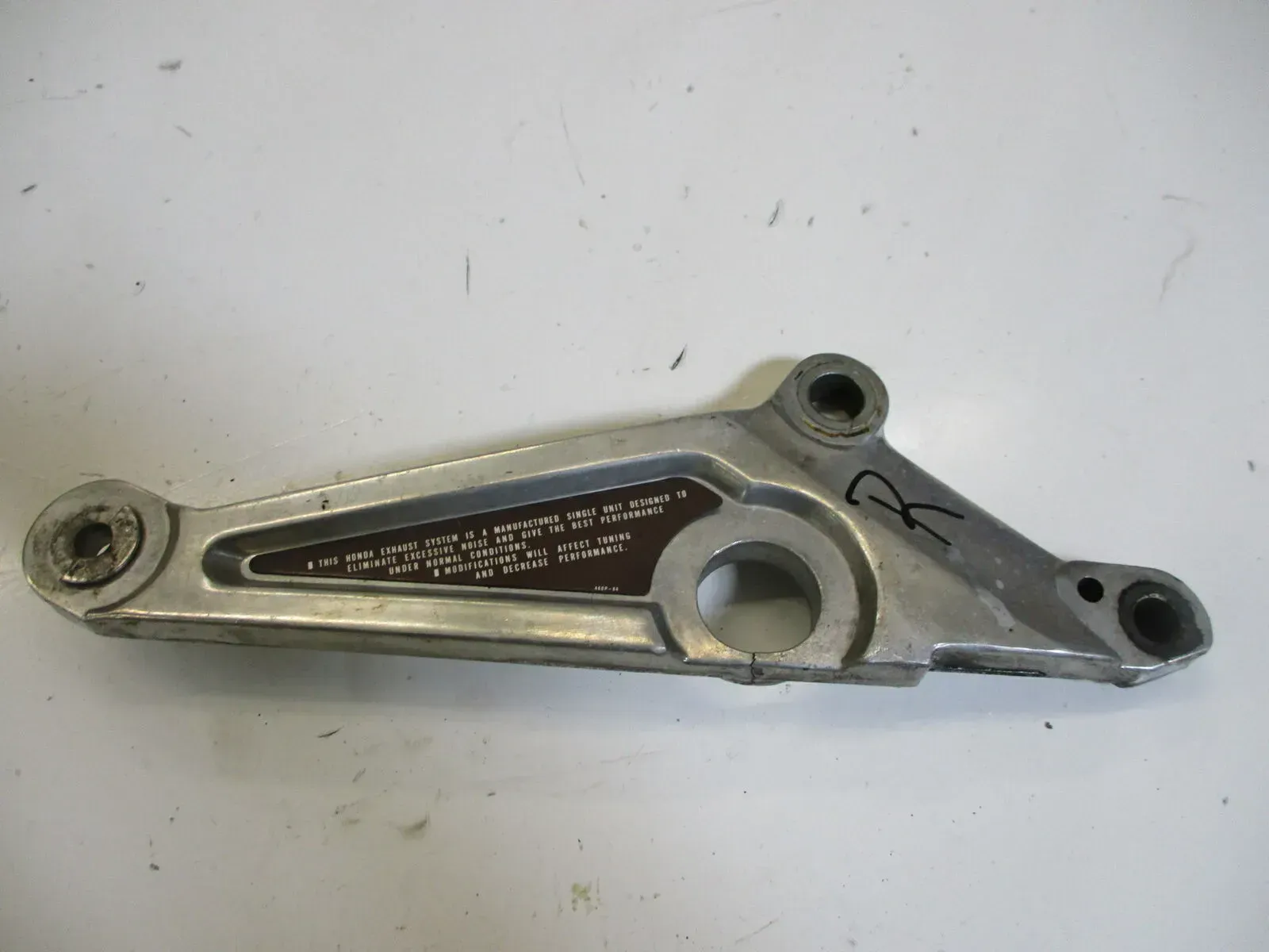 Honda CB 650 C_SC RC 08 Fußrastenplatte rechts Fußrastenbrücke Fußraste vorne hi - Bild 1