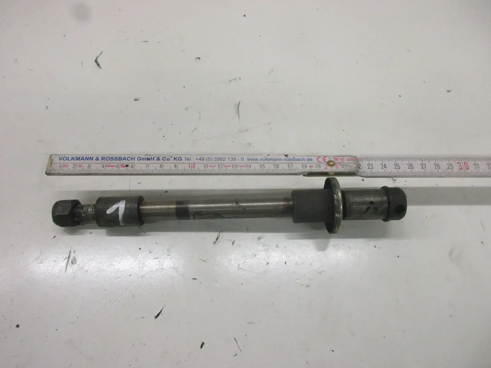 1. Suzuki GT 250 Ram Air Steckachse (1) vorne 15 mm Vorderrad Achse Felge Bolzen - Bild 1