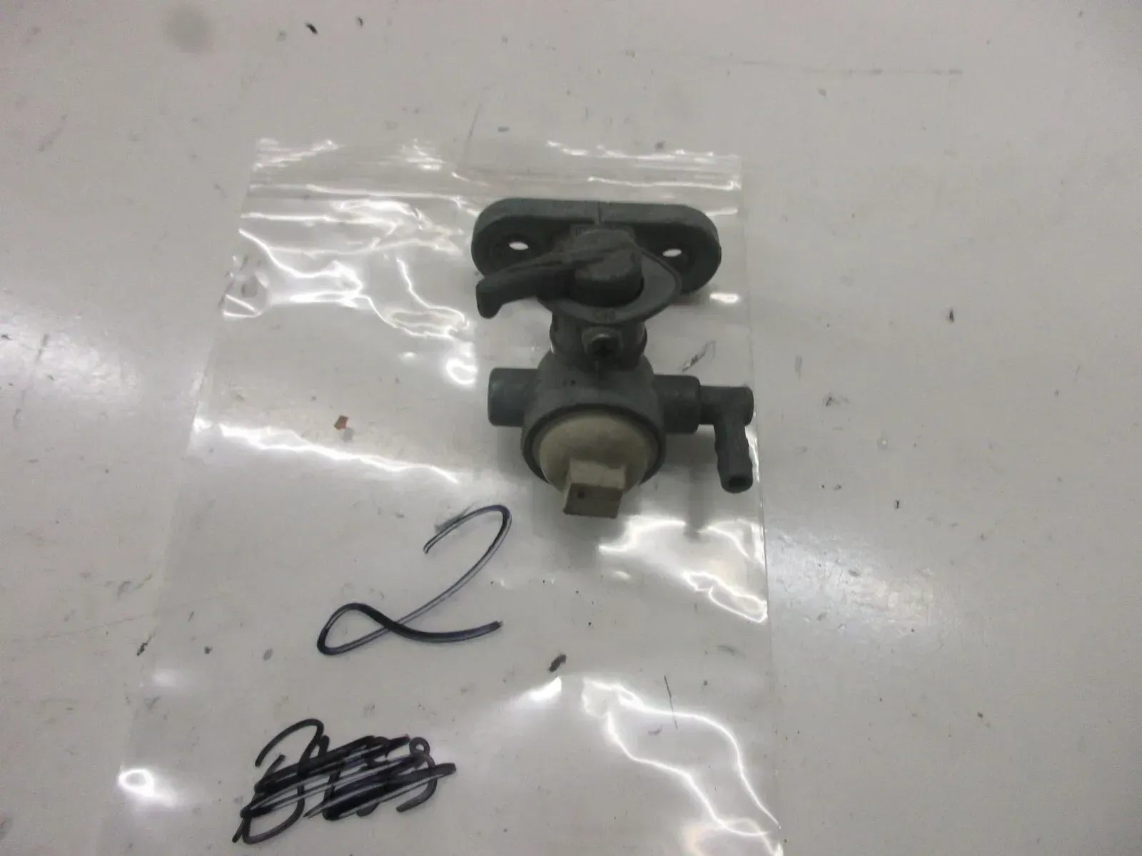 Suzuki GN 250 NJ 42 A Benzinhahn (2) Kraftstoffhahn Tank Benzintank fuel tap - Bild 1