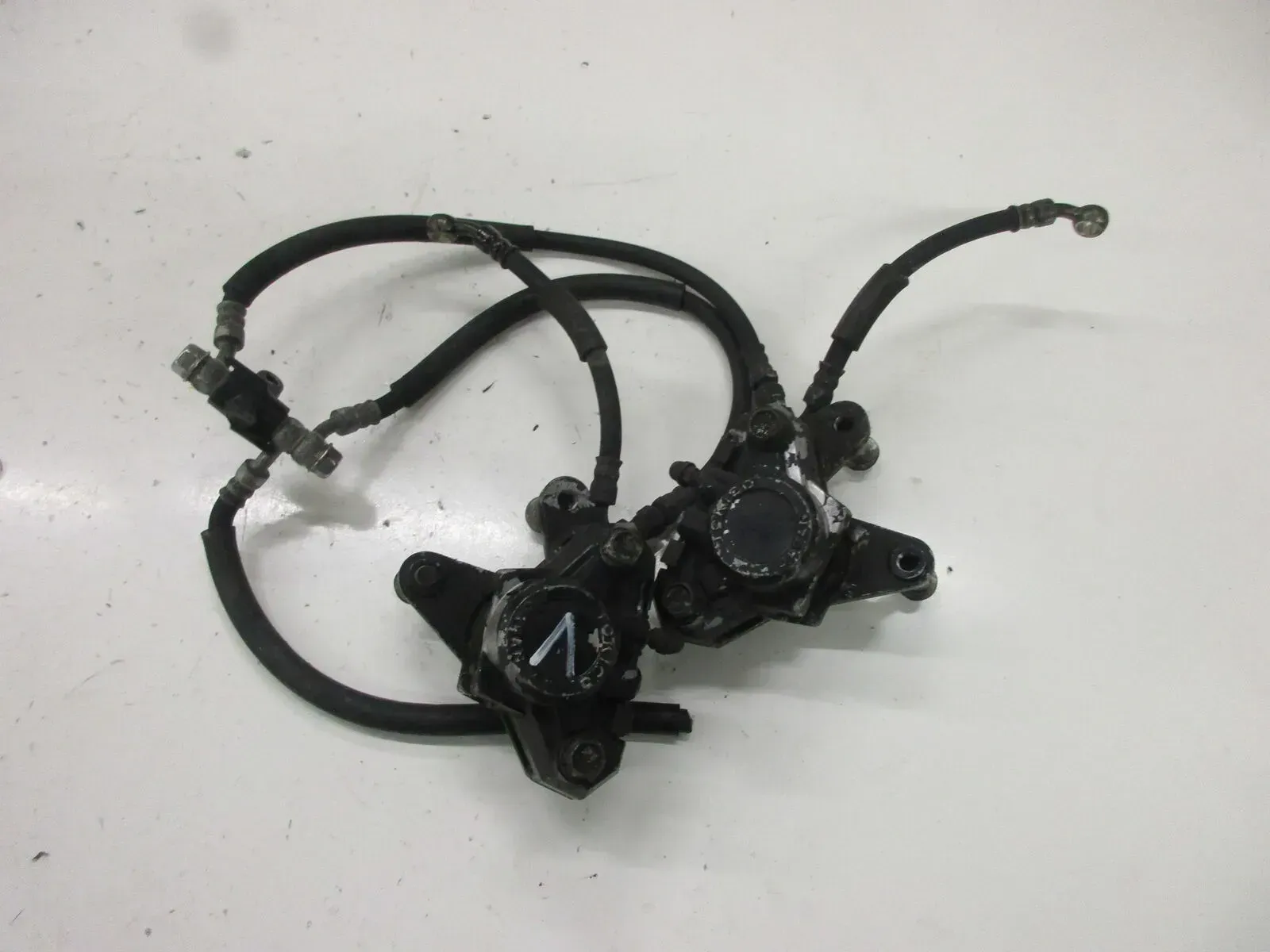2. Suzuki GSX 550 ES_EF GN 71 D Bremssattel vorne (1) rechts links Bremskolben - Bild 1