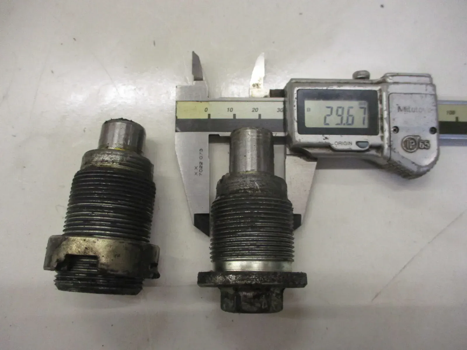 1. Honda Gl 1200 SC 14 Goldwing Schwingenbolzen Lagerzapfen Schwingenachse bolt - Bild 1