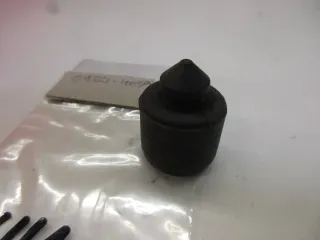 E1111. Suzuki GSX-R 1000 Gummidämpfer Vibrationsgummi 09321-10039 Dämpfer Rahmen - Bild 3
