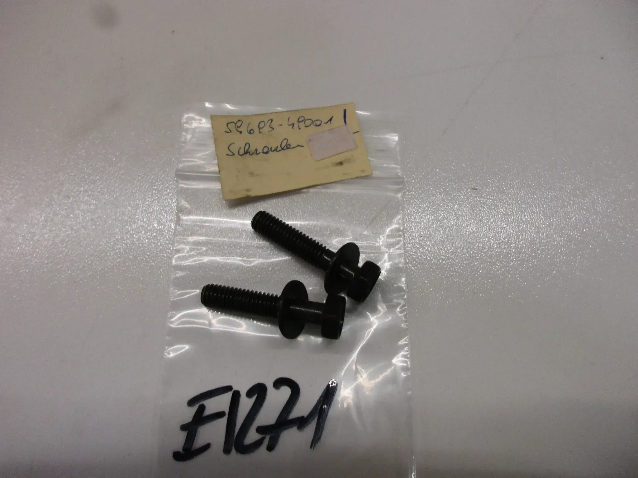 E1271 Suzuki Schrauben Rahmen Verkleidung M6 mm Halter Träger - Bild 1