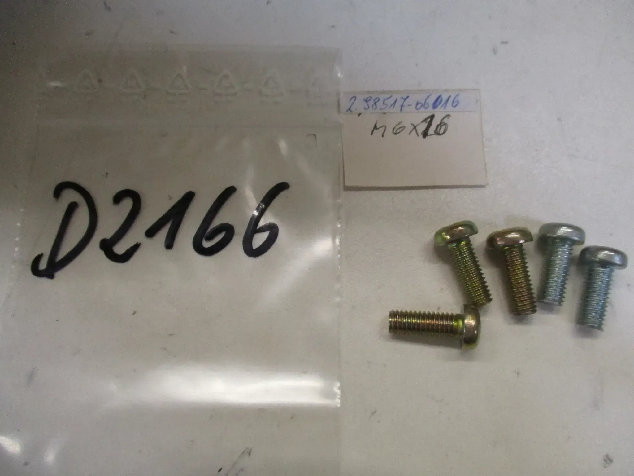 D2166 Yamaha XT 350_DT 125 Bolzen ET 98517-06016 Motor M6x16 mm Zylinderkopf oben - Bild 1
