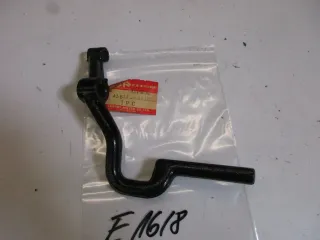 E1618. Suzuki GT 380 Fußrastenhalter Fussraste 43511-33100 vorne rechts Halter - Bild 2