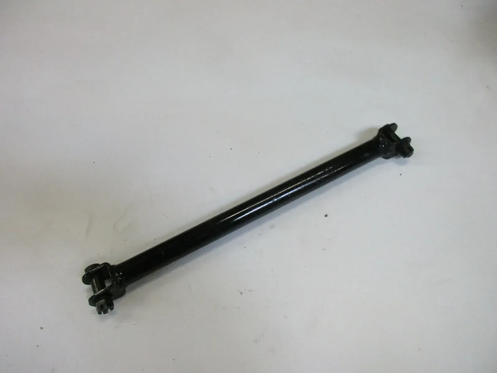 O. Suzuki GSX 1100 ES GU71BD Reaktionsstrebe Strebe Halter Bremssattel Schwinge - Bild 1