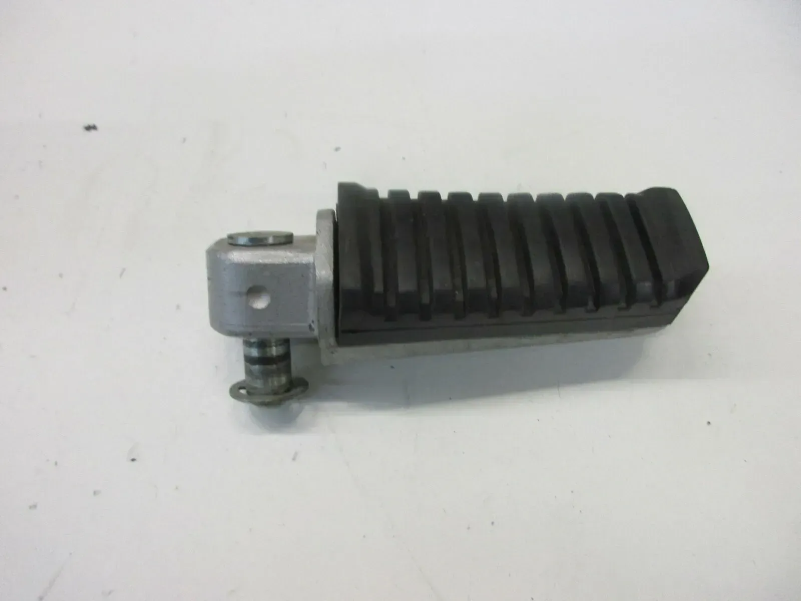 O. Kawasaki GPZ 550 UT ZX 550 A Fußraste hinten rechts (1) Fussraste Soziusraste - Bild 1