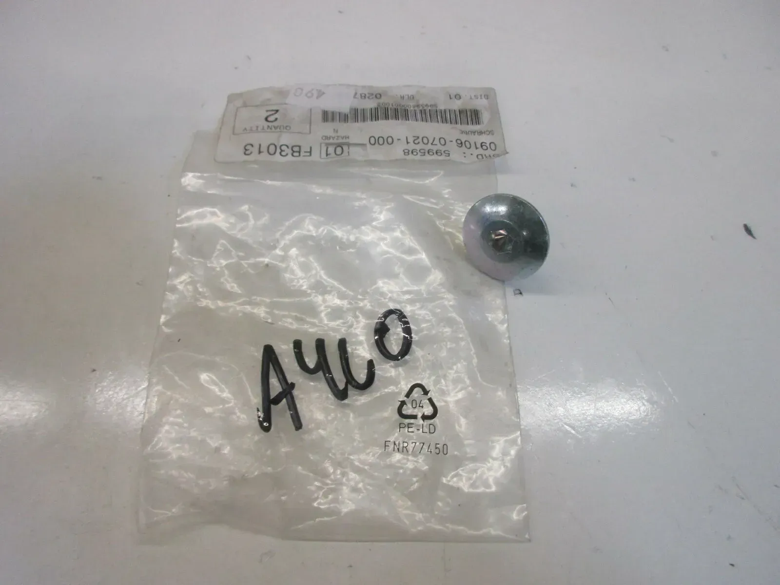 A410. Suzuki GSX 1300 R Schraube M7 x 17,5 Motor Zylinderkopf 09106-07021 - Bild 1