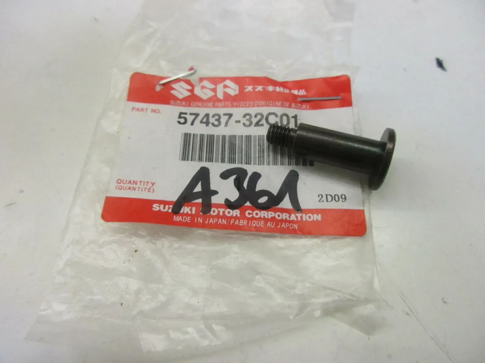 A361. Suzuki GSX 600_750 F Schraube Kupplungsarmatur Bolzen Lenker 57437-32C01 - Bild 1
