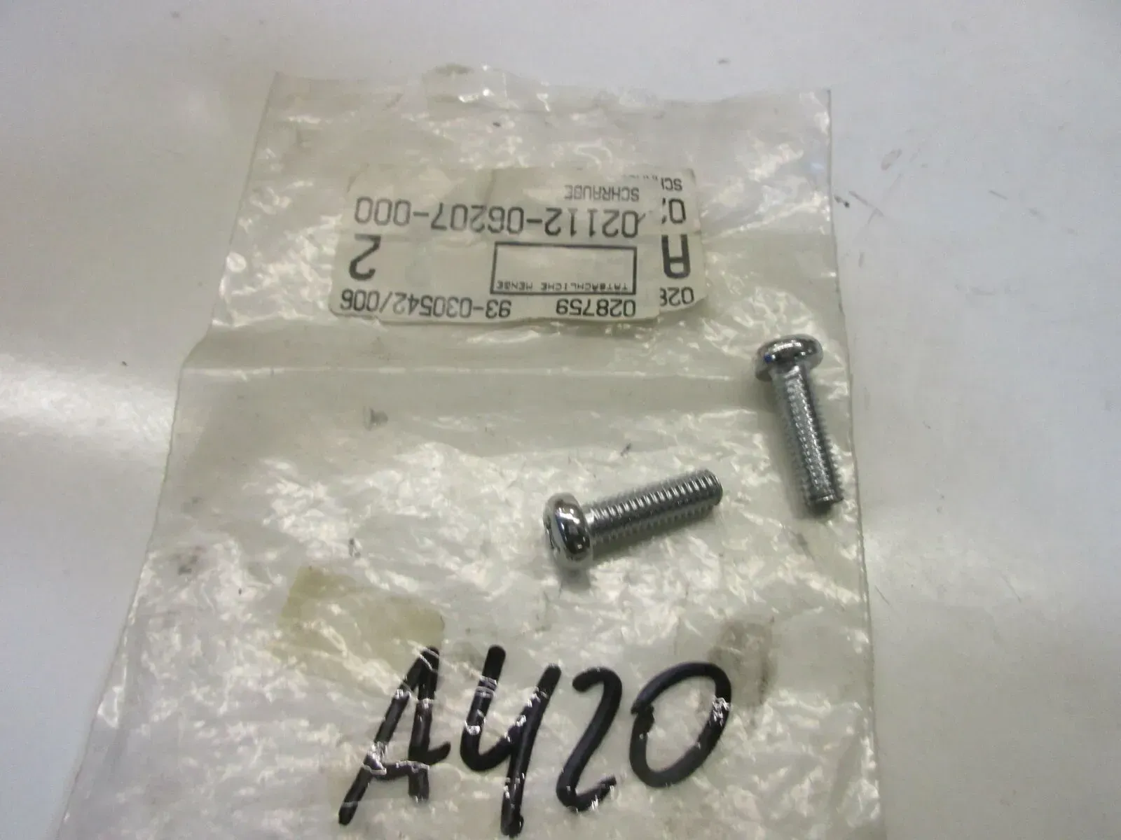 A420. Suzuki GT 750 GS 1000 Schraube M6 x 20 Motor Ölpumpe 02112-06207 - Bild 1