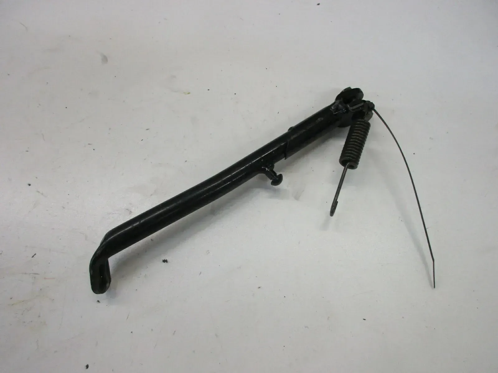 O1. Kawasaki GPZ 305 EX305A Seitenständer mit Feder und Bolzen Kippständer - Bild 1