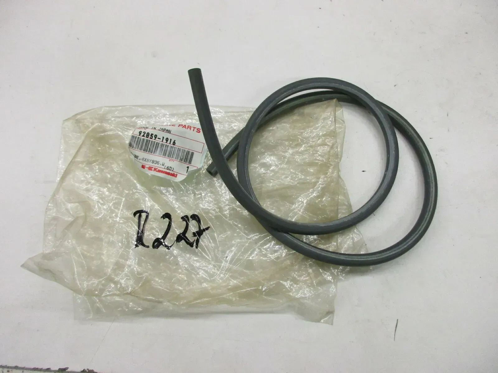 R227. Kawasaki ZX-10 Ninja ZX 1000 Benzinschlauch Tank Benzintank 92059-1916 - Bild 1