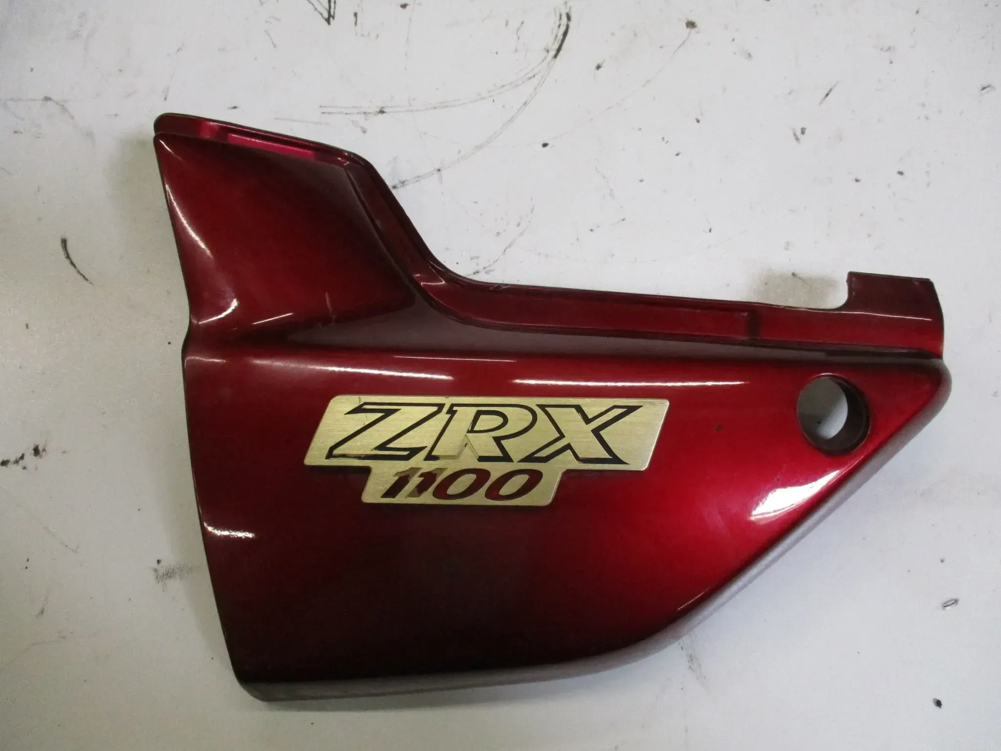 Kawasaki ZRX 1100 ZRT 10 C Verkleidung Seitendeckel links Sitzbank hinten unten - Bild 1