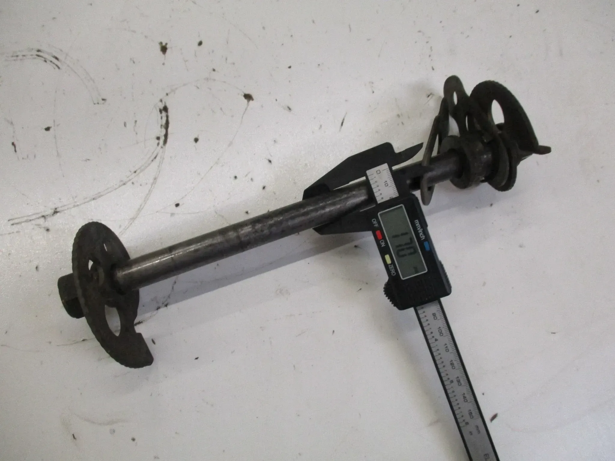 Honda XL 250 R MD03 Steckachse hinten Kettenspanner 270x17 mm Achse axle rear - Bild 1