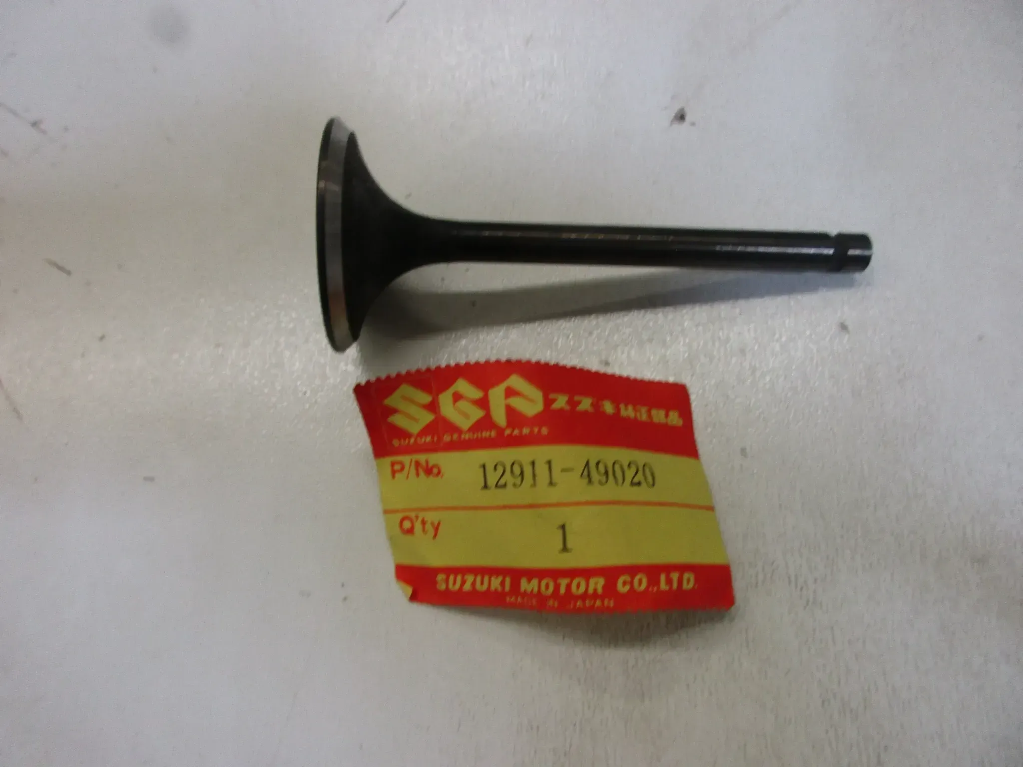 E819 Suzuki GS 1000 Einlassventil Ventil 12911-49020 Nockenwelle Motor Zylinderkopf - Bild 1