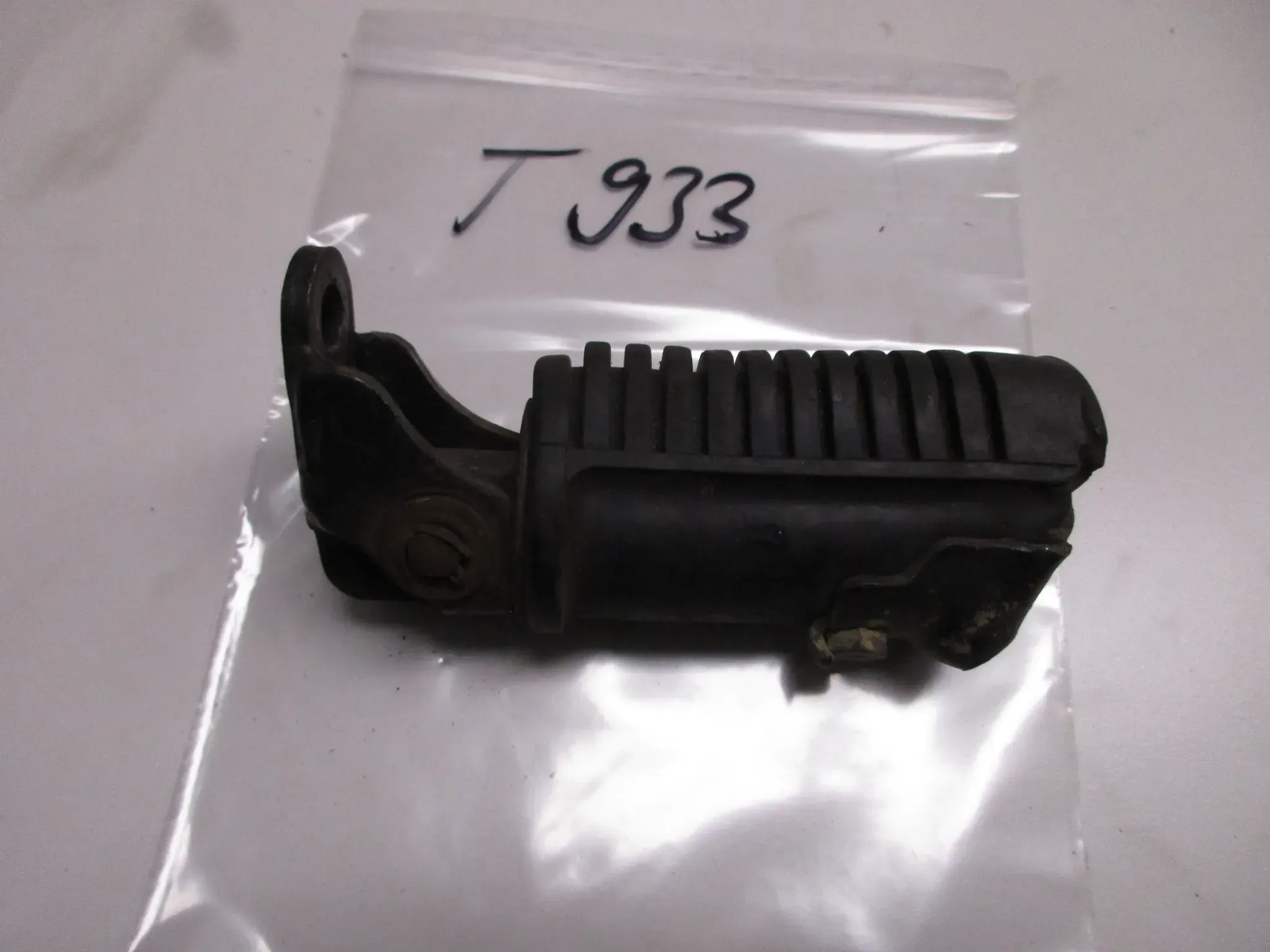 T933 Honda CB 650 RC03 Fussraste vorne rechts Fahrerraste right - Bild 1