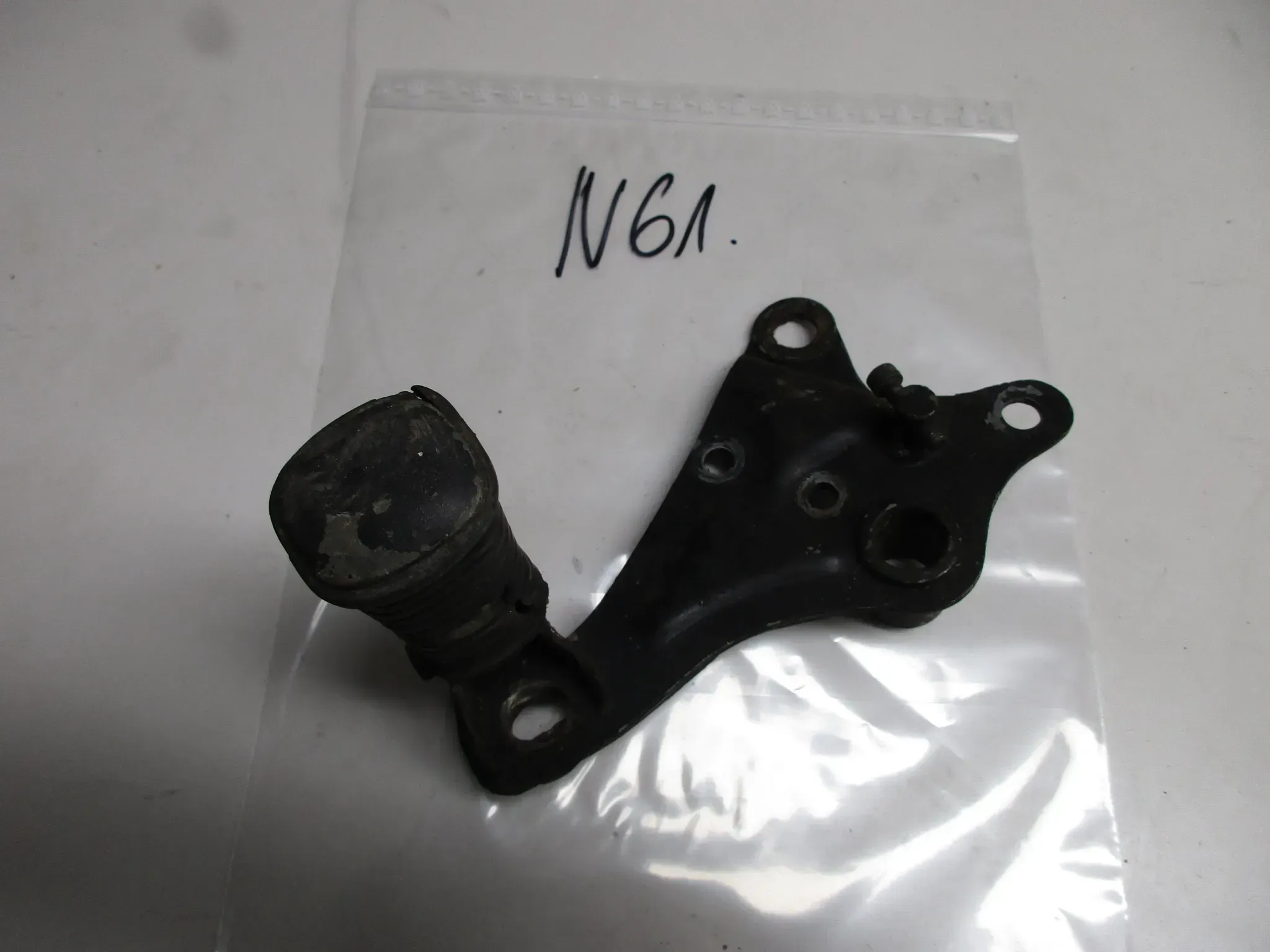 N61 Yamaha RD 250 LC 4L1 Soziusraste hinten rechts Fußrastenbrücke - Bild 1