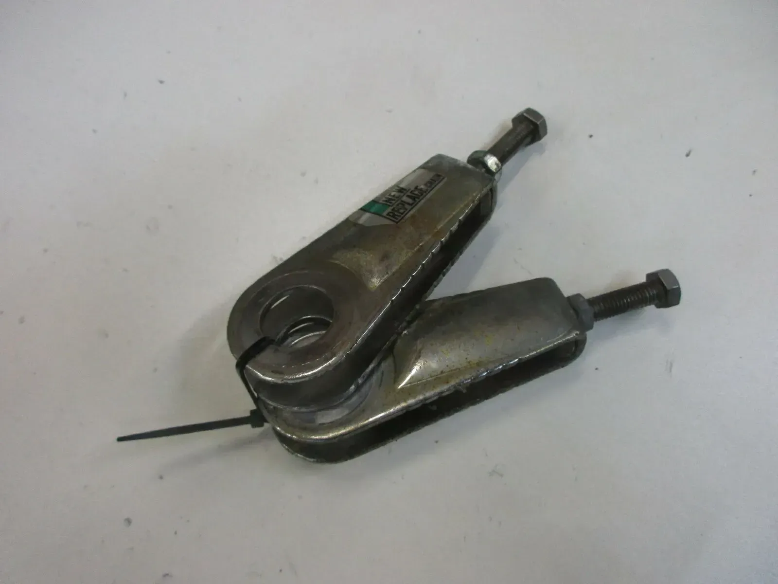 O. Honda CB 650 RC 03 Kettenspanner rechts links Kette Spanner Antriebskette - Bild 1