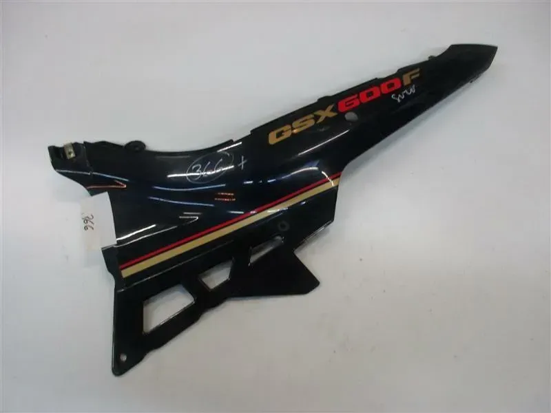 366. Suzuki GSX 600 F Verkleidung hinten links Seitenverkleidung Sitzbank Cover - Bild 1