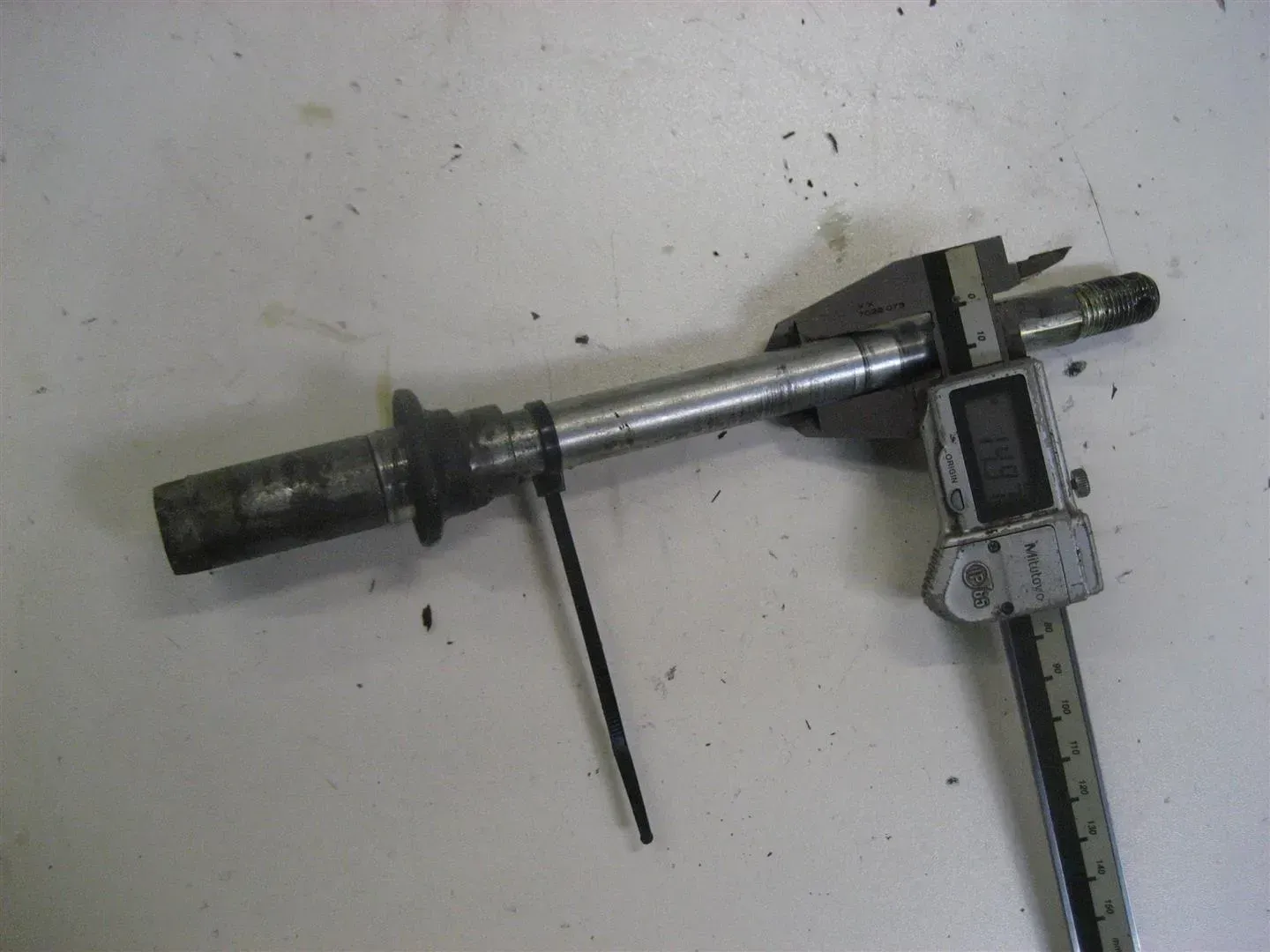 YAMAHA YZ 125 H 4V2 STECKACHSE ACHSE VORNE 15 mm AXLE FRONT - Bild 1