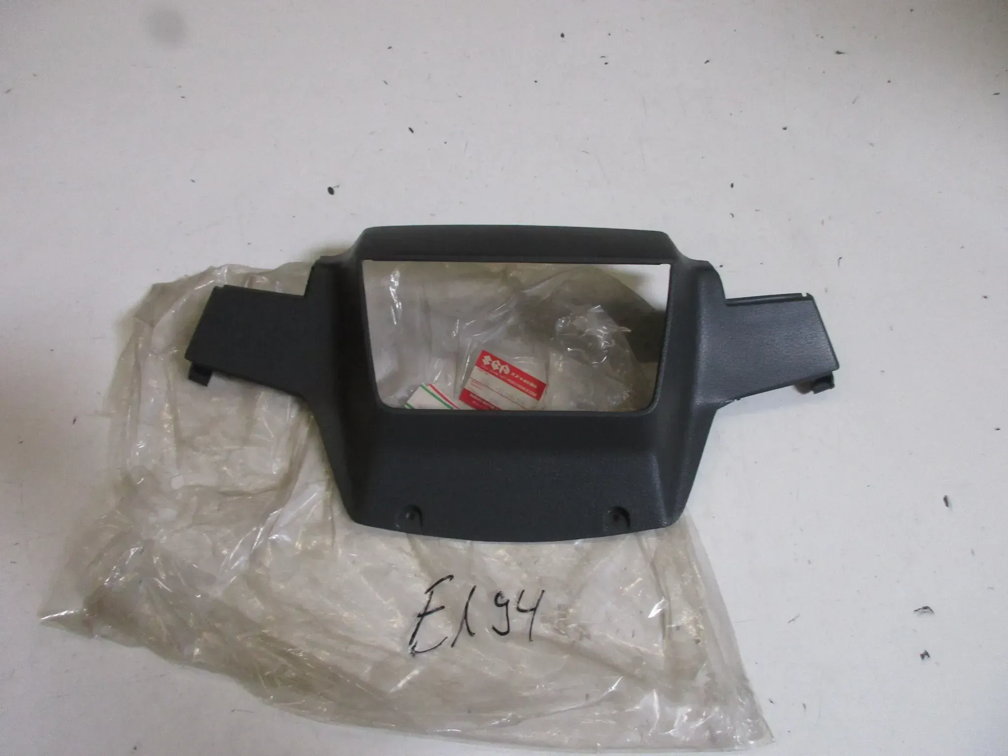 E194. Suzuki CP 50 Verkleidung Lenkerverkleidung 56322-03A00 Cockpit Abdeckung - Bild 1