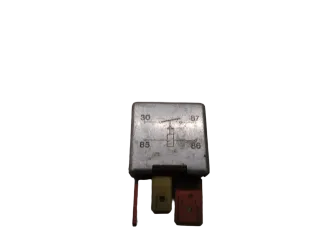 Q1375 VW AUDI Porsche 171937503 Steuerrelais 12V Schalter 40A Elektronik - Bild 3