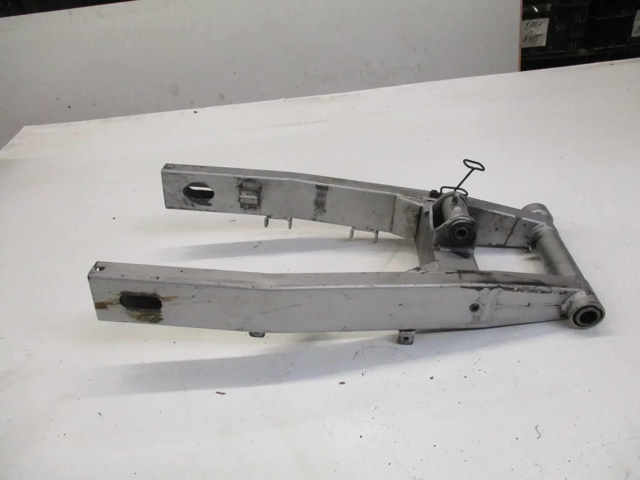 3. Kawasaki ZR-7 S ZR750F Schwinge Hinterradaufhängung Felge hinten swing arm - Bild 1