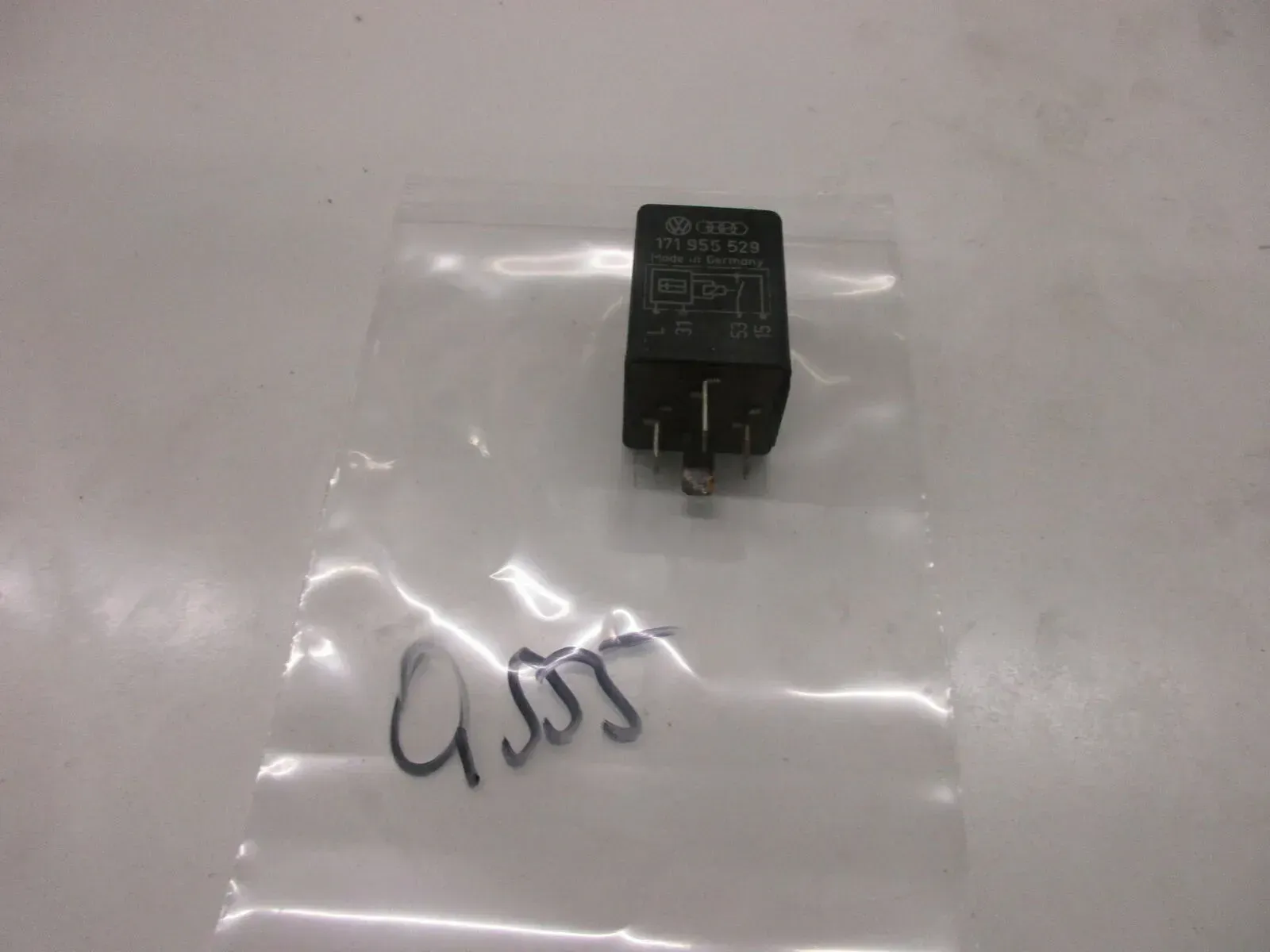 Q555. VW AUDI Relais Schalter 12V Steuereinheit 002690-13 Elektronik - Bild 1
