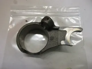 E1032. Suzuki RV 50 Schaltklaue Getriebe 25211-22100 Motor G Schaltgabel - Bild 2