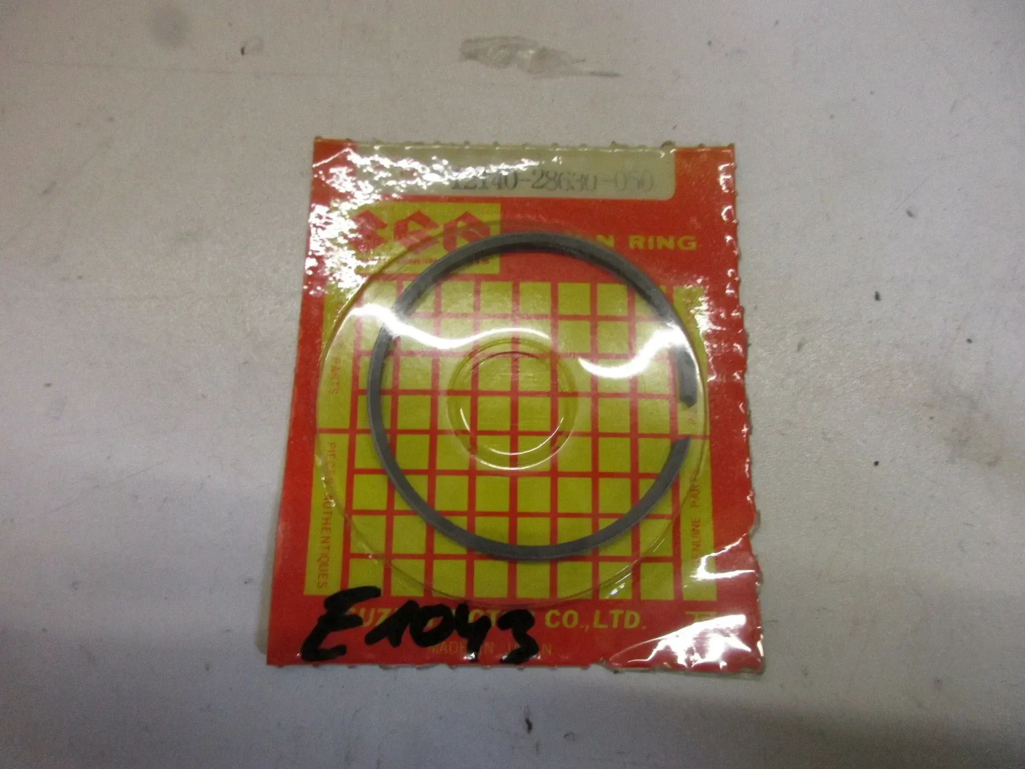 E1043. Suzuki TS 100 GP 100 Kolbenringe Kolben 12140-28630-050 Original Übergröße 0,50 - Bild 1