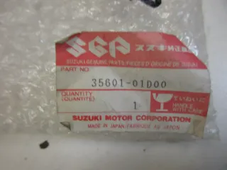 E1503. Suzuki RGV 250 Blinker vorne rechts 35601-01D00 Original Blinkleuchte - Bild 4