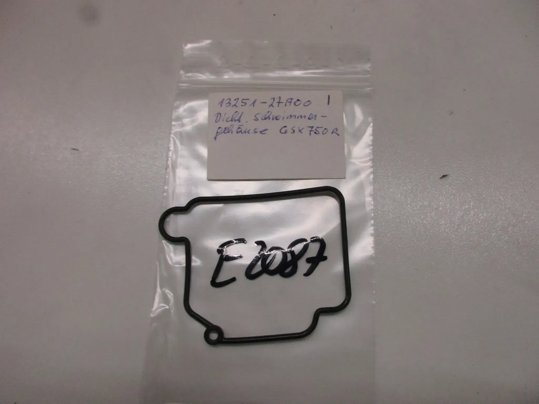 E2087 Suzuki GSX-R 750 Dichtung Vergaser 13251-27A00 Vergaserdichtung carburetor - Bild 1