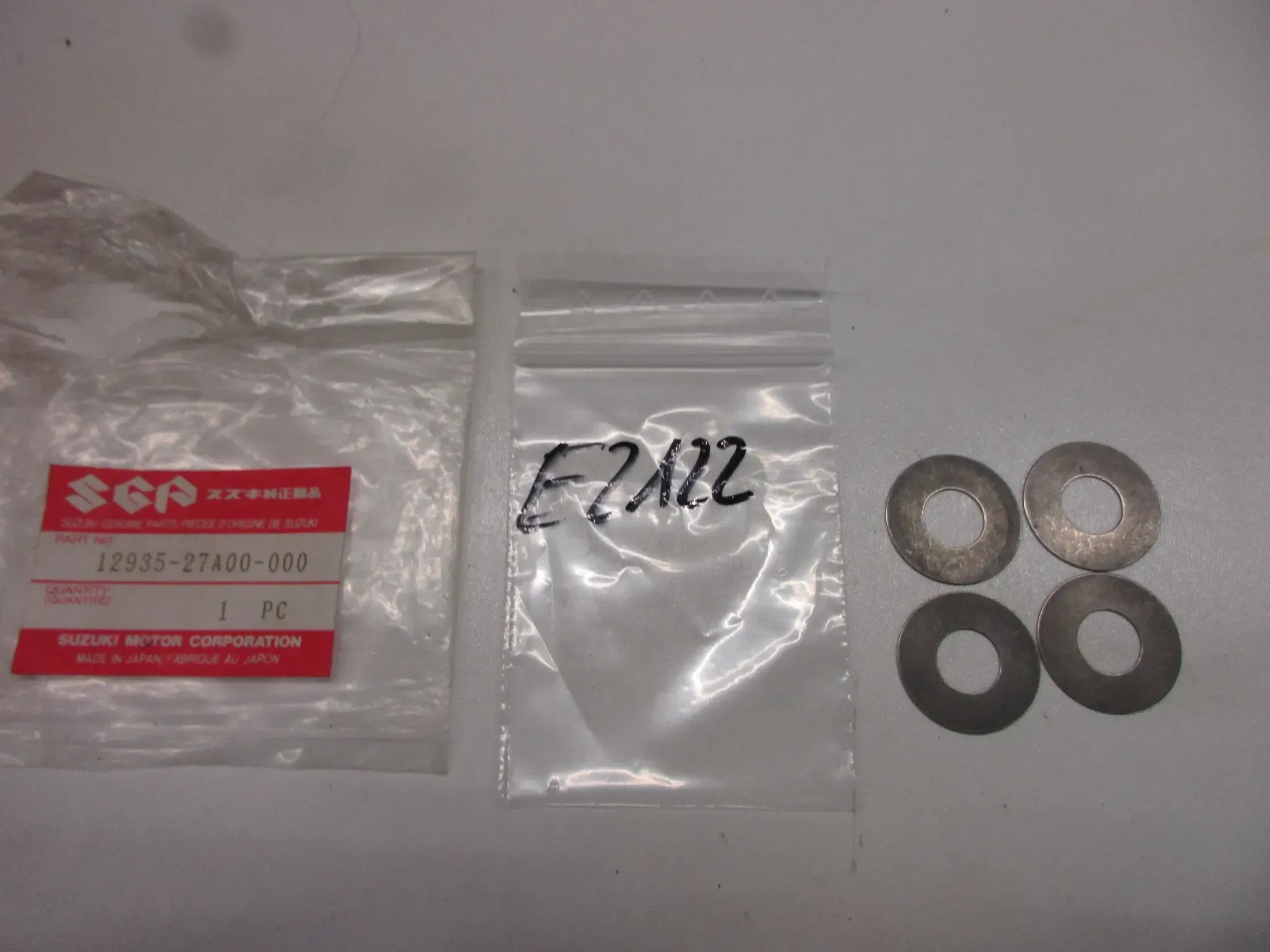 E2122 Suzuki GSF 1200 Bandit Unterlegescheiben Rahmen 12935-27A00 Motor Schraube - Bild 1