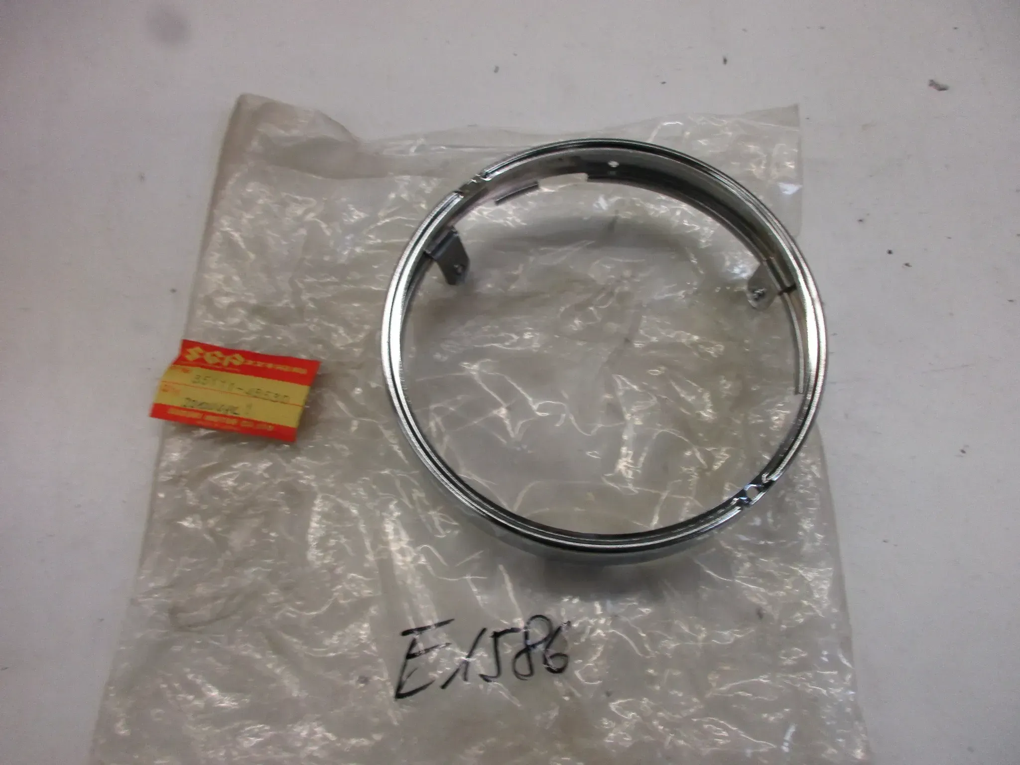 E1586. Suzuki DR 400_500 Chromring Scheinwerfer 35111-48530 Zierring Gehäuse Blende - Bild 1