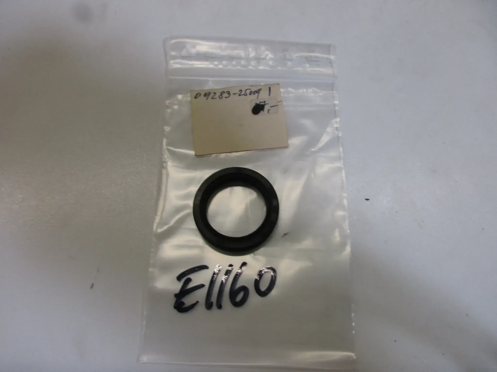 E1160 Suzuki RV 125 Van Van Dichtung Simmerring 09283-25009 Wellendichtring Motor 25x47x7 - Bild 1