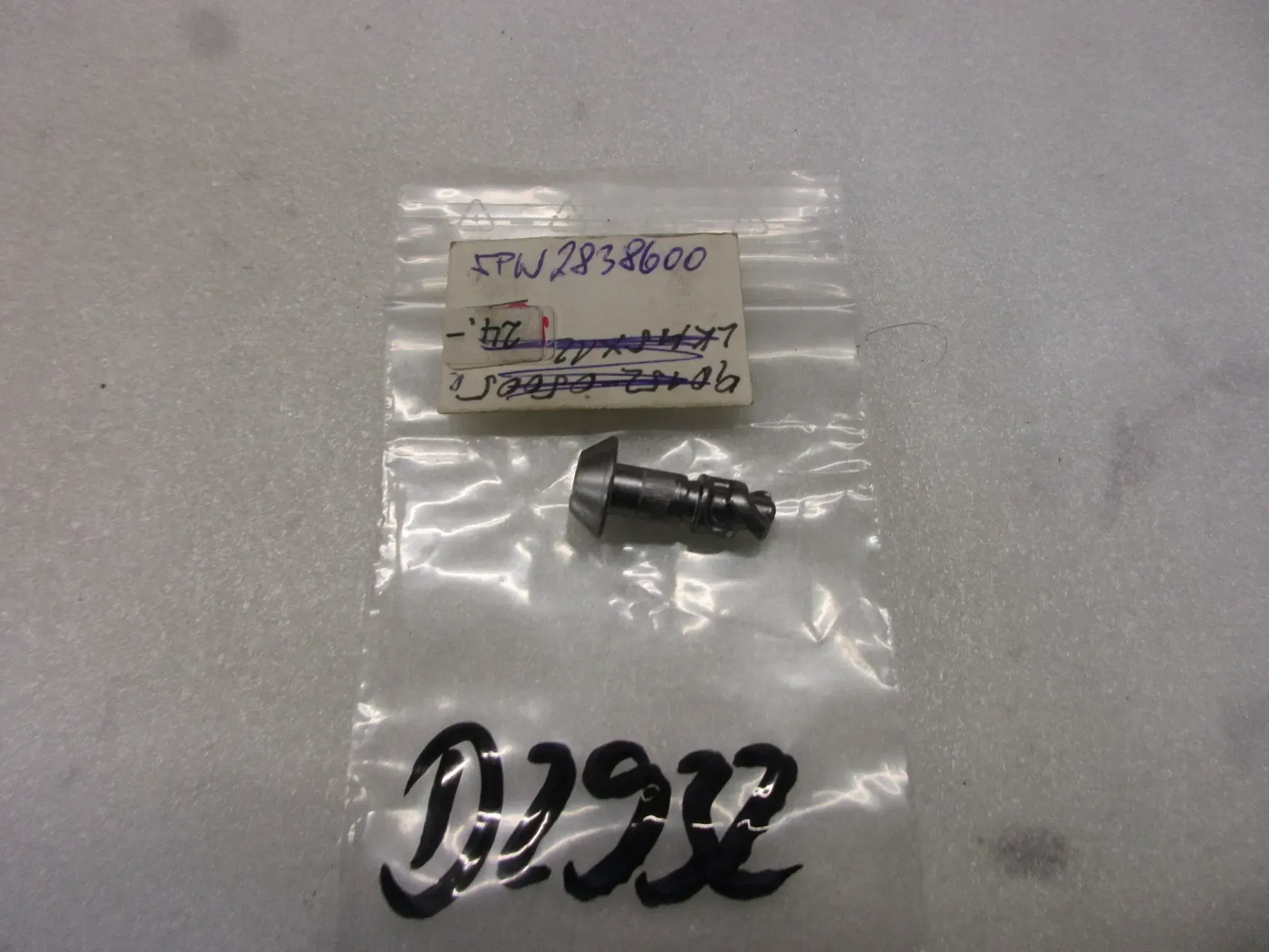 D2932 Yamaha YZF-R1 Schraube Verkleidung Rahmen 5PW-2838600 Spezialschraube - Bild 1