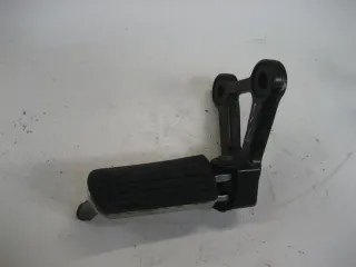 2. HONDA CBR 1000 F SC21 FUßRASTE VORNE LINKS FUßRASTENHALTER FUßRASTENBRÜCKE - Bild 1