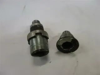 Honda VF 750 C RC09 Schraube Bolzen Schwinge Justierschraube Rahmen Bolt - Bild 1