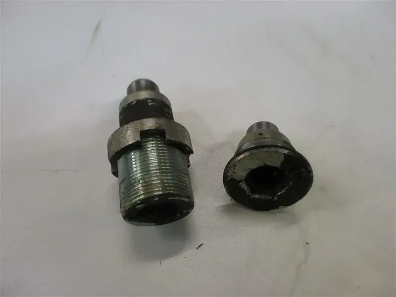 Honda VF 750 C RC09 Schraube Bolzen Schwinge Justierschraube Rahmen Bolt - Bild 1