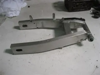 YAMAHA FZS 600 FAZER RJ02 SCHWINGE HINTERRADAUFHÄNGUNG FELGE HINTEN - Bild 1